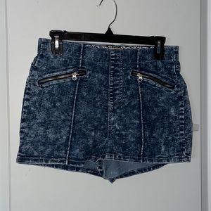BLUESpice pull on bleach washed jean shorts